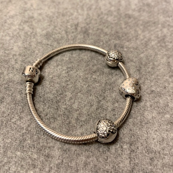 PANDORA Valentine’s Day Bracelet Gift Set - Picture 3 of 7